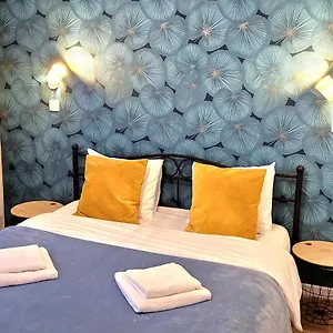 brand-new-iris-room-with-private-bathroom-and-balcony.brusselshotelsbook.com/